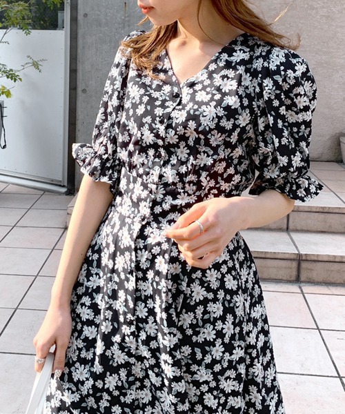 OLIVE des OLIVE（オリーブデオリーブ）の「マーガレットVネックワンピース（ワンピース・レディース・イエロー/ブラック/ミント・FREE）」の7枚目の写真