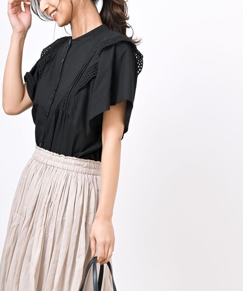 rps（アールピーエス）の「バンドカラー肩フリルブラウス（シャツ/ブラウス・レディース・オフホワイト/ブラック・M/フリー）」の4枚目の写真