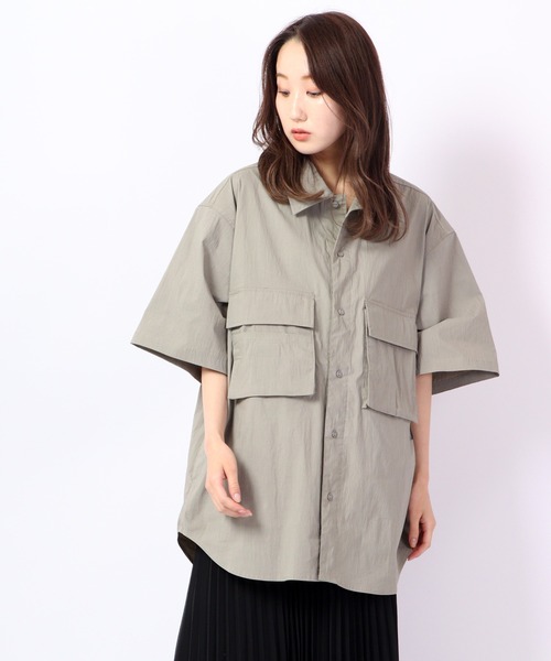 Revo.(レボ)の「Revo. コットンナイロンストレット 立体ポケット SSシャツ(シャツ/ブラウス・メンズ・ブラック/グレー/オリーブ・2/1)」の9枚目の写真