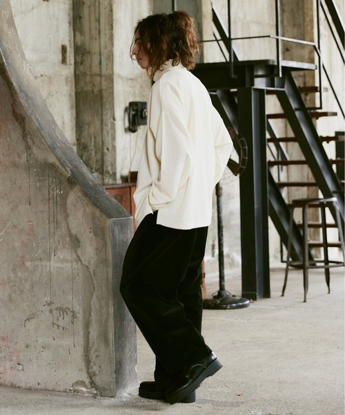CASPER JOHN(キャスパージョン)の「High slit turtle neck big cut sew/ハイスリットタートルネックカットソー(Tシャツ/カットソー・メンズ・マスタード/グリーン/レッド/ホワイト/ライトブルー/ブラック・SMALL/MEDIUM/LARGE)」の8枚目の写真