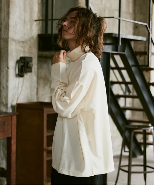 CASPER JOHN(キャスパージョン)の「High slit turtle neck big cut sew/ハイスリットタートルネックカットソー(Tシャツ/カットソー・メンズ・マスタード/グリーン/レッド/ホワイト/ライトブルー/ブラック・SMALL/MEDIUM/LARGE)」の10枚目の写真
