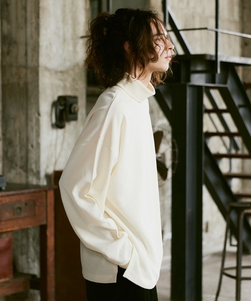 CASPER JOHN(キャスパージョン)の「High slit turtle neck big cut sew/ハイスリットタートルネックカットソー(Tシャツ/カットソー・メンズ・マスタード/グリーン/レッド/ホワイト/ライトブルー/ブラック・SMALL/MEDIUM/LARGE)」の12枚目の写真