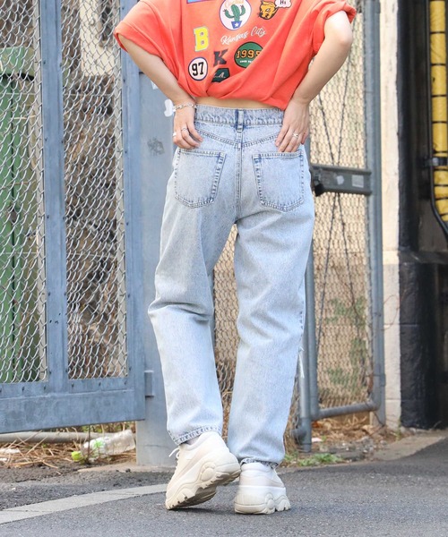 HONEYSUCKLE ROSE(ハニーサックルローズ)の「【HONEYSUCKLE ROSE】ダメージテーパードデニムパンツ(デニムパンツ・レディース・ブラック/ライトインディゴブルー・M/L/S)」の6枚目の写真