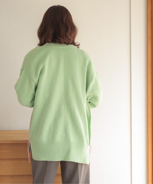 ANGIE（アンジー）の「配色リンキングVネックニットカーディガン（カーディガン/ボレロ・レディース・ピンク/ライム/オレンジ/アイボリー/ライトパープル・FREE）」の17枚目の写真