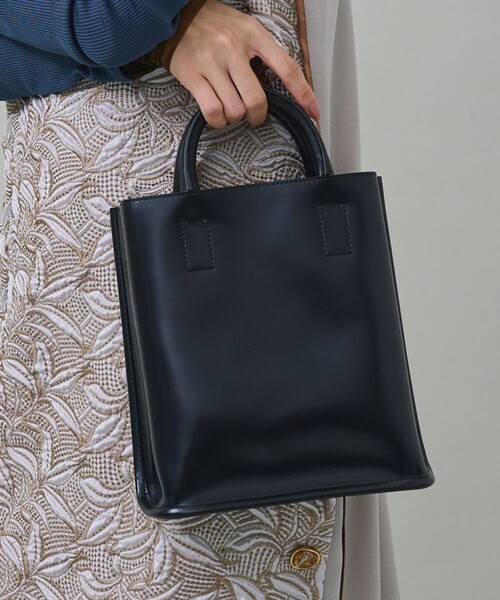 Courtney Orla(コートニーオーラ)の「【Courtney Orla/(コートニーオーラ)】CURVE TOTE S/カーブトートS(ハンドバッグ・レディース・ブラック・FREE)」の6枚目の写真