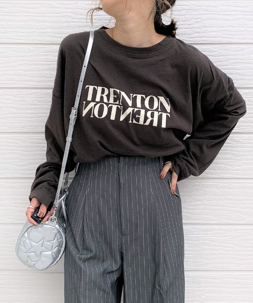 Q(キュー)の「ミラーロゴロンT(Tシャツ/カットソー・レディース・チャコールグレー/アイボリー・MEDIUM)」の1枚目の写真