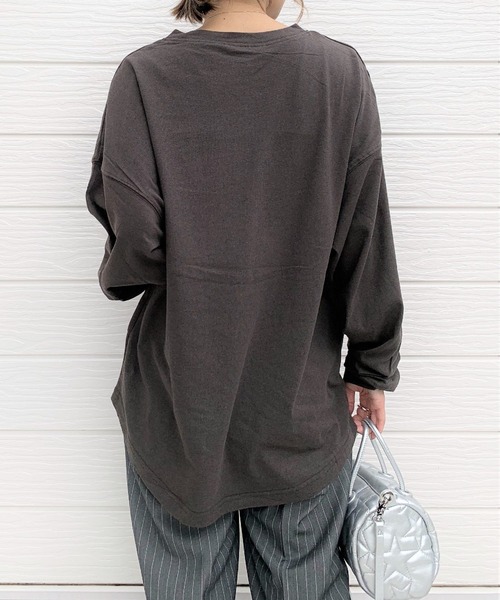 Q(キュー)の「ミラーロゴロンT(Tシャツ/カットソー・レディース・チャコールグレー/アイボリー・MEDIUM)」の7枚目の写真