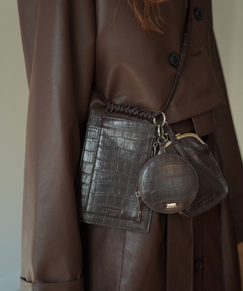 TINA：JOJUN（ティーナジョジュン）の「クロコ柄 カスタムポーチ TINA：JOJUN（ポーチ・レディース・ダークブルー/ダークブラウン・F）」の2枚目の写真
