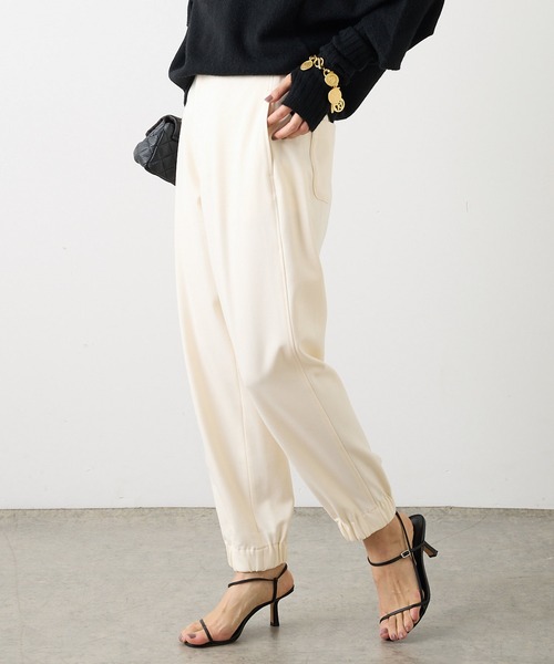 OUVRAGE CLASSE(ウヴラージュクラス)の「裾ゴムイージーPT(その他パンツ・レディース・グレイッシュベージュ/ホワイト・FREE)」の2枚目の写真