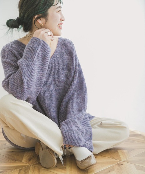 ITEMS URBANRESEARCH（アイテムズ アーバンリサーチ）の「Vネックルーズニット（ニット/セーター・レディース・チャコールグレー/オレンジ/パープル/ミント・FREE）」の3枚目の写真