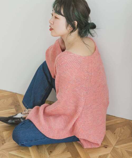 ITEMS URBANRESEARCH（アイテムズ アーバンリサーチ）の「Vネックルーズニット（ニット/セーター・レディース・チャコールグレー/オレンジ/パープル/ミント・FREE）」の4枚目の写真