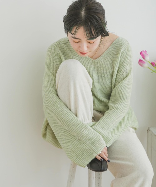 ITEMS URBANRESEARCH（アイテムズ アーバンリサーチ）の「Vネックルーズニット（ニット/セーター・レディース・チャコールグレー/オレンジ/パープル/ミント・FREE）」の9枚目の写真