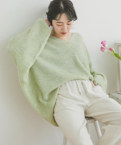 ITEMS URBANRESEARCH（アイテムズ アーバンリサーチ）の「Vネックルーズニット（ニット/セーター・レディース・チャコールグレー/オレンジ/パープル/ミント・FREE）」の11枚目の写真