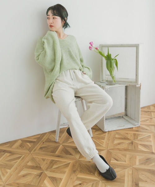 ITEMS URBANRESEARCH（アイテムズ アーバンリサーチ）の「Vネックルーズニット（ニット/セーター・レディース・チャコールグレー/オレンジ/パープル/ミント・FREE）」の13枚目の写真