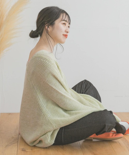 ITEMS URBANRESEARCH（アイテムズ アーバンリサーチ）の「Vネックルーズニット（ニット/セーター・レディース・チャコールグレー/オレンジ/パープル/ミント・FREE）」の15枚目の写真