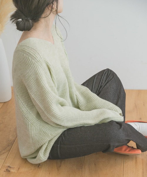 ITEMS URBANRESEARCH（アイテムズ アーバンリサーチ）の「Vネックルーズニット（ニット/セーター・レディース・チャコールグレー/オレンジ/パープル/ミント・FREE）」の16枚目の写真