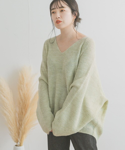 ITEMS URBANRESEARCH（アイテムズ アーバンリサーチ）の「Vネックルーズニット（ニット/セーター・レディース・チャコールグレー/オレンジ/パープル/ミント・FREE）」の17枚目の写真