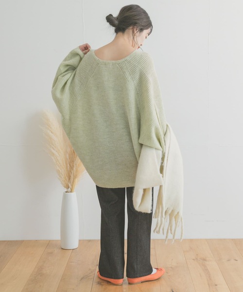 ITEMS URBANRESEARCH（アイテムズ アーバンリサーチ）の「Vネックルーズニット（ニット/セーター・レディース・チャコールグレー/オレンジ/パープル/ミント・FREE）」の19枚目の写真