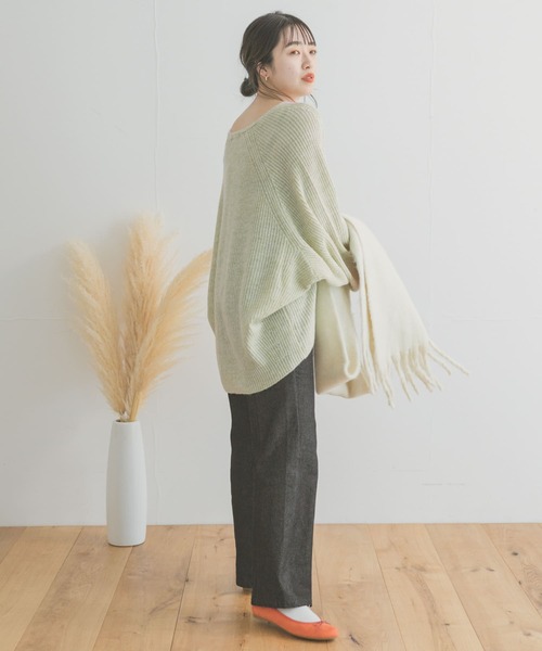 ITEMS URBANRESEARCH（アイテムズ アーバンリサーチ）の「Vネックルーズニット（ニット/セーター・レディース・チャコールグレー/オレンジ/パープル/ミント・FREE）」の20枚目の写真