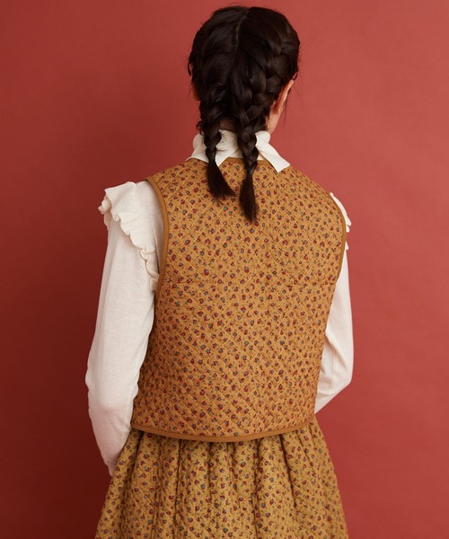 Malle（マル）の「Malle 小花キルティング　ベスト（ベスト・レディース・スミクロ/マスタード・FREE）」の7枚目の写真