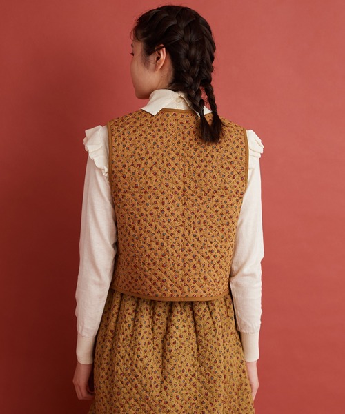 Malle（マル）の「Malle 小花キルティング　ベスト（ベスト・レディース・スミクロ/マスタード・FREE）」の10枚目の写真