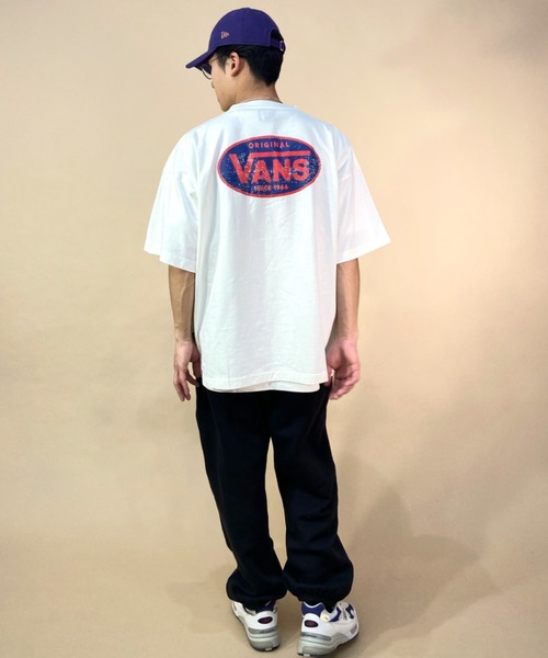 VANS(バンズ)の「【ムラサキスポーツ別注】VANS/バンズ バックプリントTシャツ オーバーサイズ/ヴィンテージ風 サークルロゴ/クルーネックTシャツ 123R1010823(Tシャツ/カットソー・メンズ・ブラック/グレー/ネイビー/ホワイト・M/XL/L)」の17枚目の写真