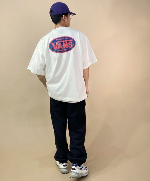 VANS(バンズ)の「【ムラサキスポーツ別注】VANS/バンズ バックプリントTシャツ オーバーサイズ/ヴィンテージ風 サークルロゴ/クルーネックTシャツ 123R1010823(Tシャツ/カットソー・メンズ・ブラック/グレー/ネイビー/ホワイト・M/XL/L)」の18枚目の写真