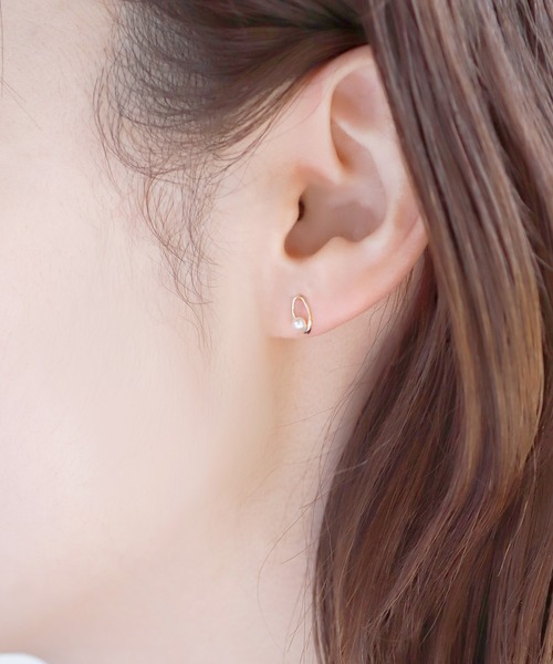 ANEMONE（アネモネ）の「淡水パール×オーバルピアス[K10]（ピアス（両耳用）・レディース・ホワイト系その他2・FREE）」の4枚目の写真
