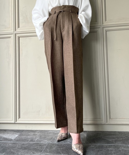 junoah(ジュノア)の「ベルト付きヘリンボーンハイウエストパンツ(スラックス・レディース・ブラック/ブラウン/ベージュ・SMALL/MEDIUM/LARGE/X-LARGE)」の3枚目の写真