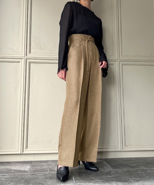 junoah(ジュノア)の「ベルト付きヘリンボーンハイウエストパンツ(スラックス・レディース・ブラック/ブラウン/ベージュ・SMALL/MEDIUM/LARGE/X-LARGE)」の5枚目の写真