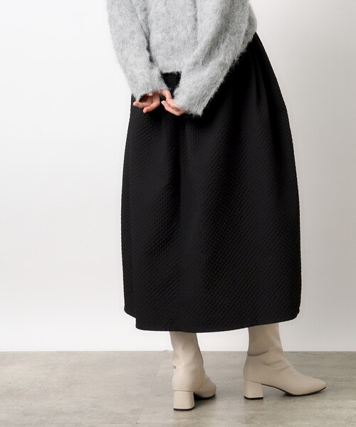 OPAQUE.CLIP（オペークドットクリップ）の「◆ぽこぽこジャカードコクーンスカート【洗濯機洗い可】（スカート・レディース・オフホワイト/ブラック・38/40）」の5枚目の写真