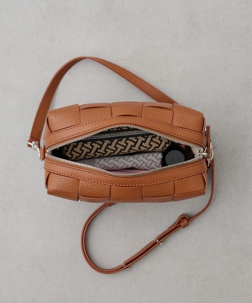 IACUCCI（イアクッチ）の「ベルタ S CERVO（ショルダーバッグ）」 - WEAR