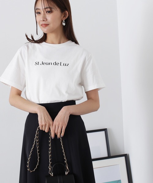 N.（N. Natural Beauty Basic）（エヌエヌナチュラルビューティーベーシック）の「◆モダンフォントロゴＴシャツ（Tシャツ/カットソー・レディース・オフホワイト/ベージュ/モカ・MEDIUM）」の2枚目の写真