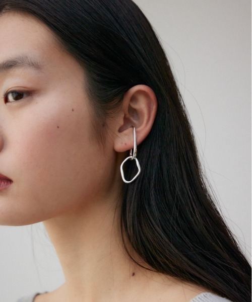AZUL by moussy(アズールバイマウジー)の「マルチウェイリンクサークルイヤーカフ(ピアス(両耳用)・レディース・ゴールド系その他/シルバー・FREE)」の2枚目の写真