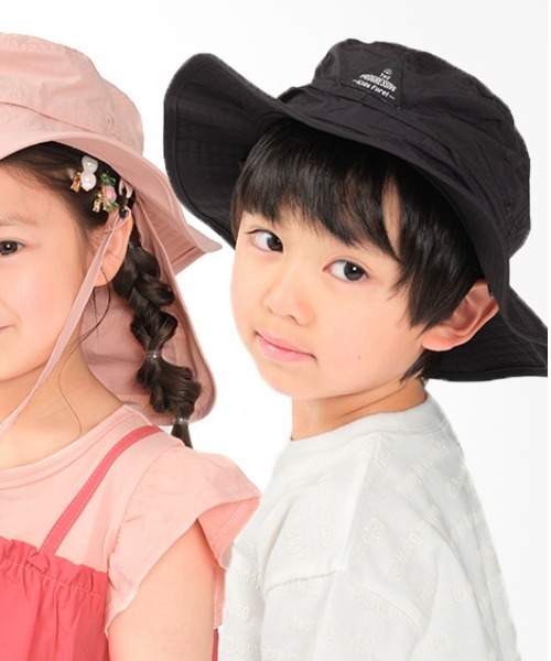 Kids Foret（キッズフォーレ）の「無地日よけ付撥水ハット・帽子（ハット・キッズ・ピンク/パープル/ブラック/カーキ・50/52/54/56）」の2枚目の写真