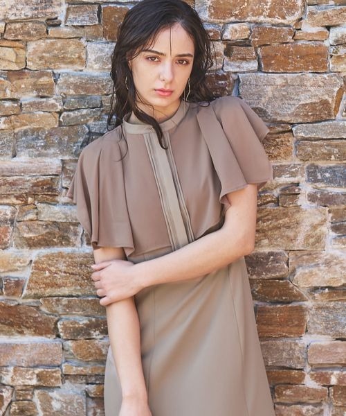 Andemiu(アンデミュウ)の「ケープフウイソザイワンピース114273(ワンピース・レディース・チャコールグレー/ベージュ/ブラウン・FREE)」の3枚目の写真