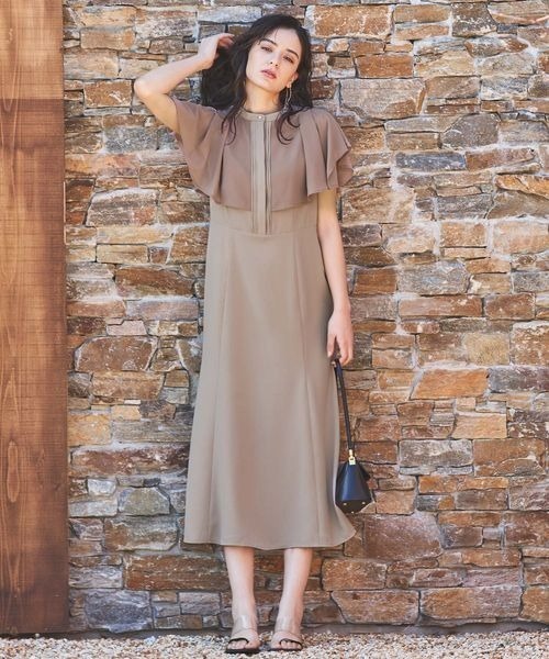Andemiu(アンデミュウ)の「ケープフウイソザイワンピース114273(ワンピース・レディース・チャコールグレー/ベージュ/ブラウン・FREE)」の5枚目の写真