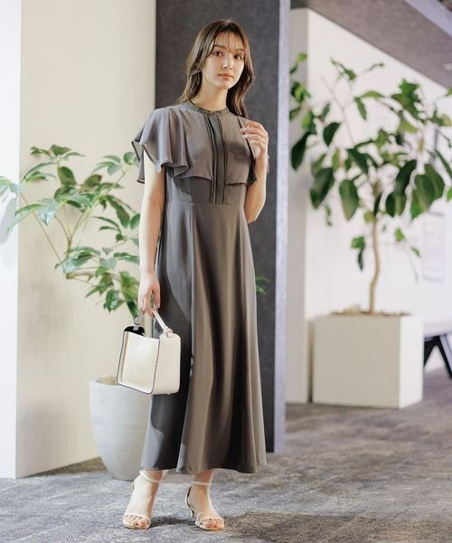 Andemiu(アンデミュウ)の「ケープフウイソザイワンピース114273(ワンピース・レディース・チャコールグレー/ベージュ/ブラウン・FREE)」の12枚目の写真