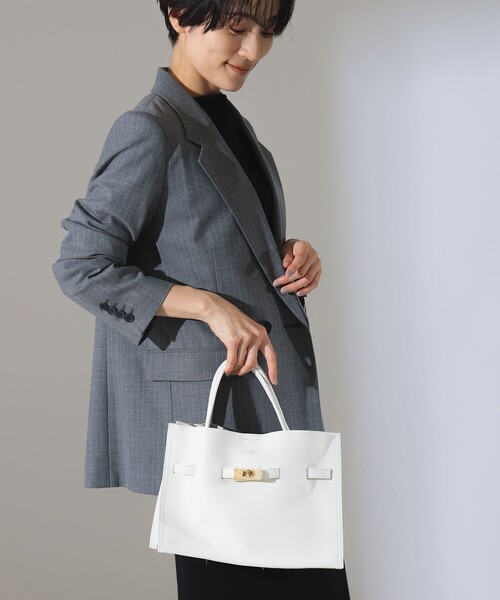 VIOLAd'ORO（ヴィオラドーロ）の「VIOLAd’ORO / TRERO シュリンク クロア トートバッグ M（トートバッグ・レディース・ブラック/ホワイト/ブラウン系その他4/カーキ/ブラック系その他4・ONE SIZE）」の2枚目の写真