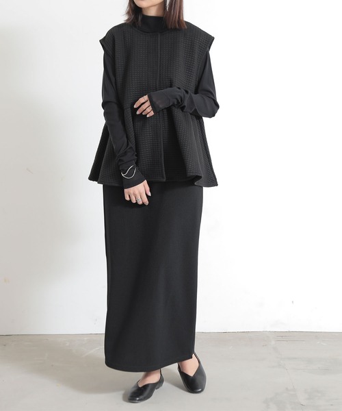 and it_（アンドイット）の「ワッフルキルトペプラムベスト（ベスト・レディース・ベージュ/アイボリー/ブラック・M）」の5枚目の写真