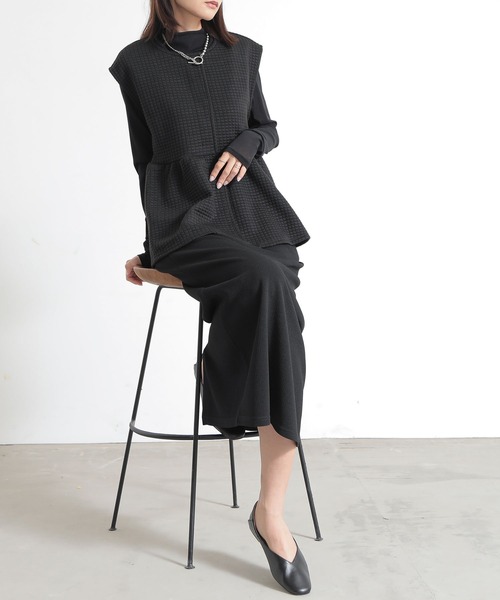 and it_（アンドイット）の「ワッフルキルトペプラムベスト（ベスト・レディース・ベージュ/アイボリー/ブラック・M）」の6枚目の写真