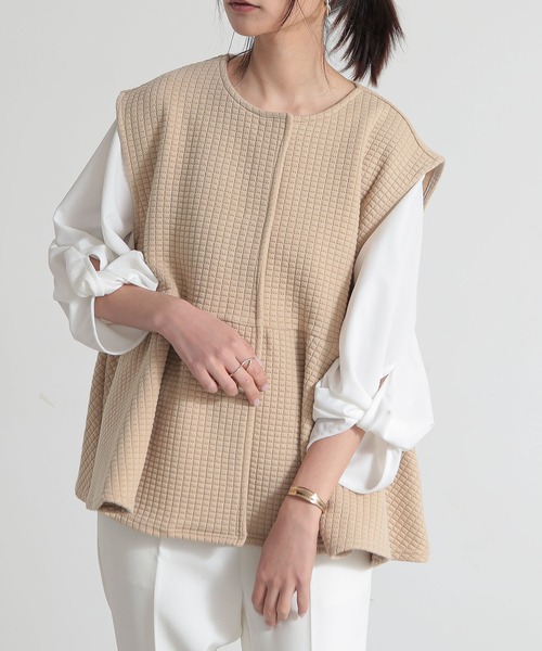 and it_（アンドイット）の「ワッフルキルトペプラムベスト（ベスト・レディース・ベージュ/アイボリー/ブラック・M）」の12枚目の写真