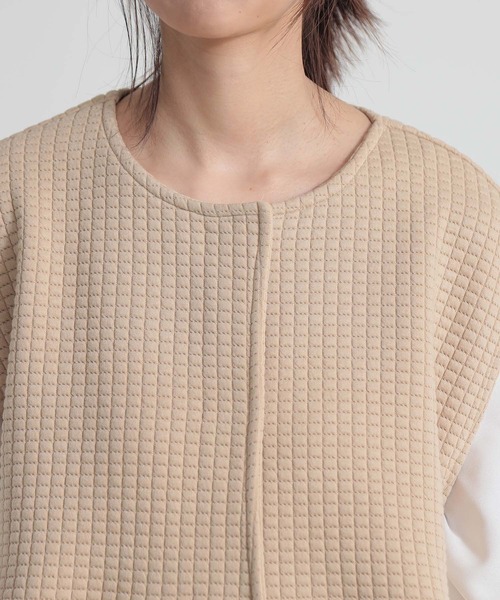 and it_（アンドイット）の「ワッフルキルトペプラムベスト（ベスト・レディース・ベージュ/アイボリー/ブラック・M）」の13枚目の写真