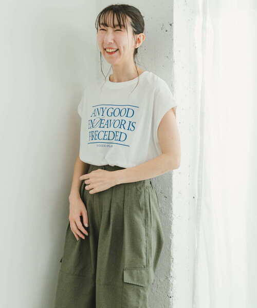 ITEMS URBANRESEARCH（アイテムズ アーバンリサーチ）の「ルーズロゴフレンチTシャツ（Tシャツ/カットソー・レディース・ベージュ/ホワイト/ブラック・FREE）」の8枚目の写真
