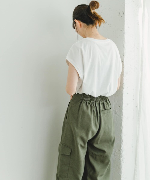 ITEMS URBANRESEARCH（アイテムズ アーバンリサーチ）の「ルーズロゴフレンチTシャツ（Tシャツ/カットソー・レディース・ベージュ/ホワイト/ブラック・FREE）」の10枚目の写真