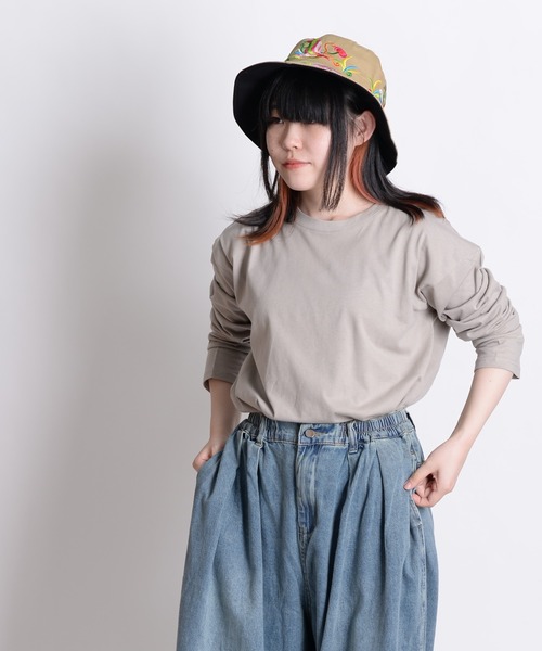 MARAI(マーライ)の「プレーン長袖Tシャツ 無地ロンT ニュアンスカラー(Tシャツ/カットソー・レディース・カーキ系/ブルー/チャコール/グレイッシュベージュ/マスタード/ホワイト/ブラック/ターコイズブルー系・FREE)」の4枚目の写真