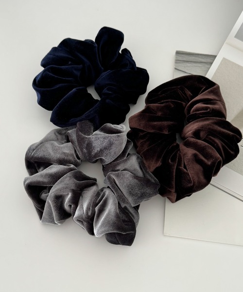 CANAL JEAN（キャナルジーン）の「diggity　ベロアシュシュ（シュシュ・レディース・ネイビー/ブラウン/グレー・ONE SIZE）」の4枚目の写真