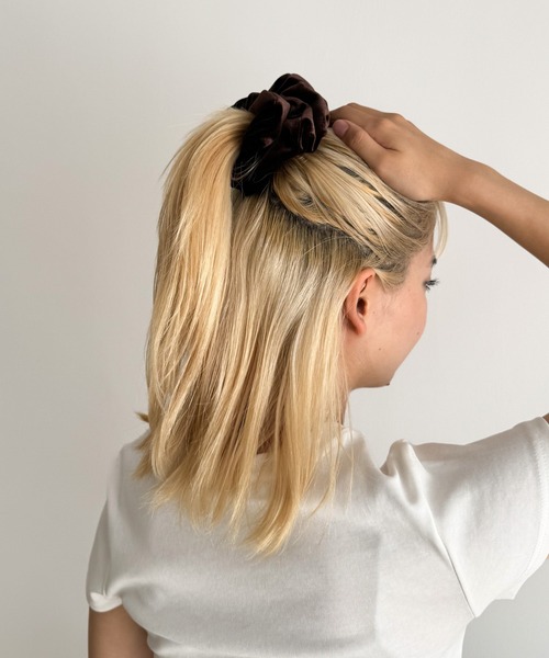 CANAL JEAN（キャナルジーン）の「diggity　ベロアシュシュ（シュシュ・レディース・ネイビー/ブラウン/グレー・ONE SIZE）」の7枚目の写真