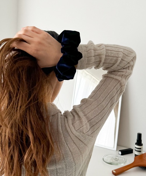 CANAL JEAN（キャナルジーン）の「diggity　ベロアシュシュ（シュシュ・レディース・ネイビー/ブラウン/グレー・ONE SIZE）」の9枚目の写真