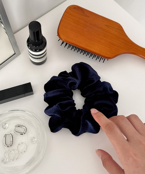 CANAL JEAN（キャナルジーン）の「diggity　ベロアシュシュ（シュシュ・レディース・ネイビー/ブラウン/グレー・ONE SIZE）」の10枚目の写真